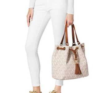 Michael Kors Signature Large JetSet Gathered Tote, EUC